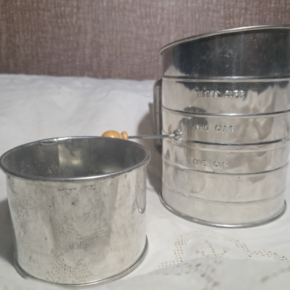 Vintage Metal Flour Sifter - Silver